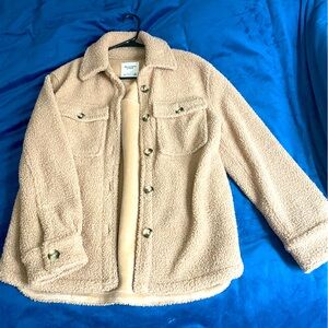 Abercrombie cozy Sherpa Shacket ✨🧸